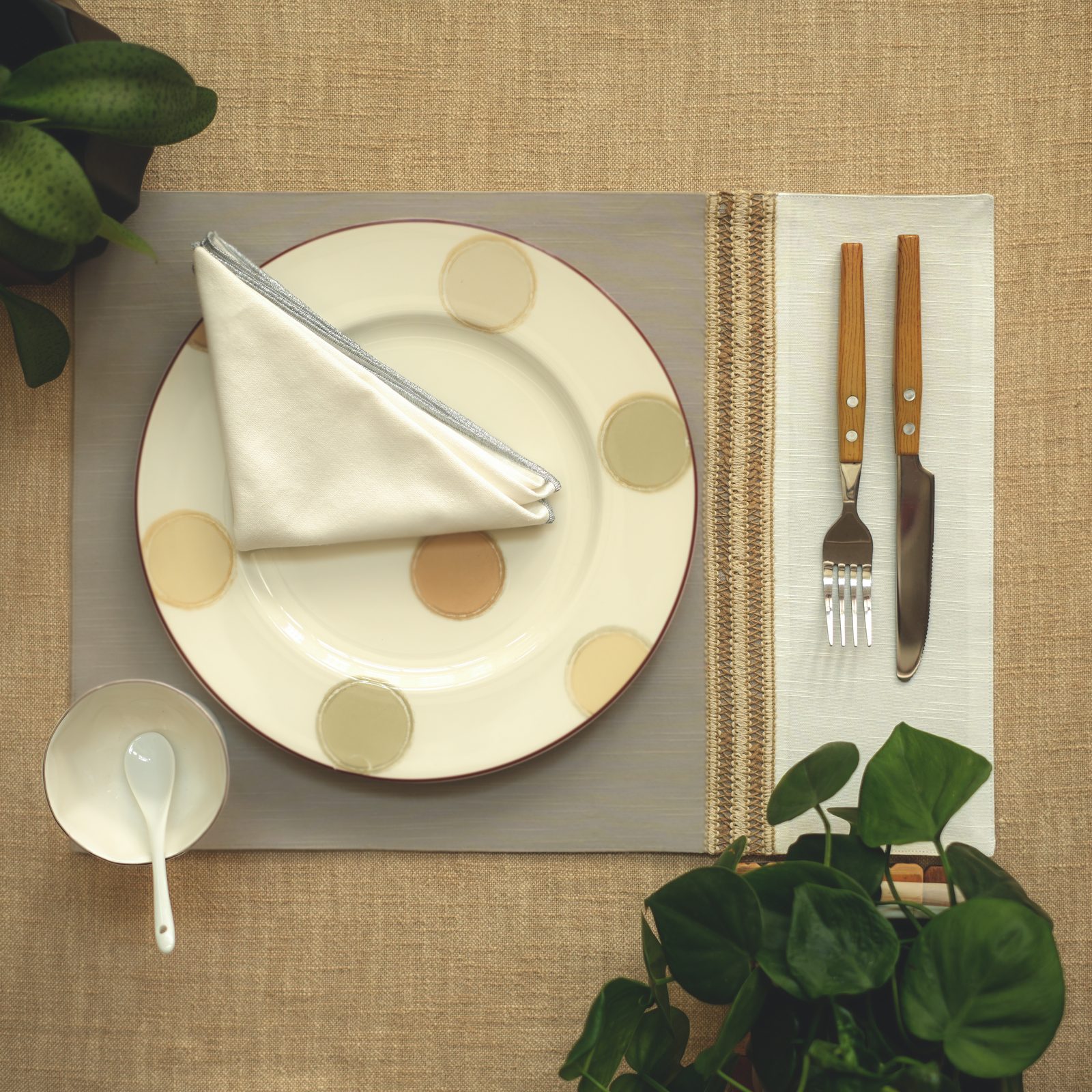 Aasee Table Linen Layout